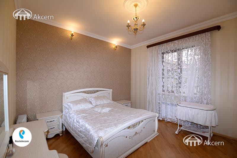 Առանձնատուն · 6 սեն. · 427 մ² · Կենտրոն