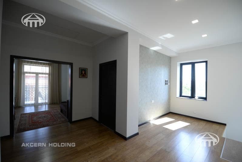 Особняк · 5 комн. · 380 м² · Аван