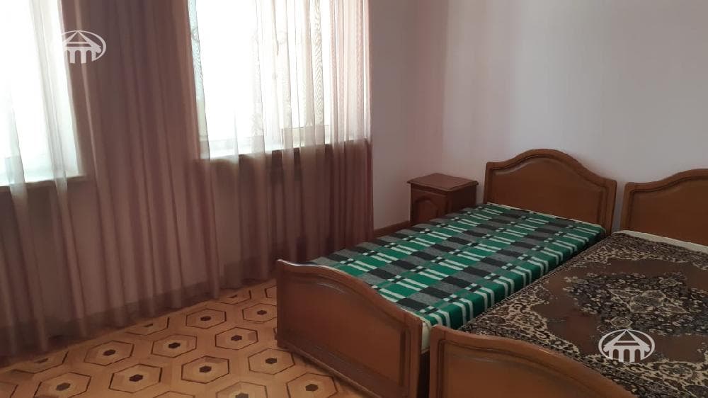 Дом · 5 комн. · 301 м² · Кентрон