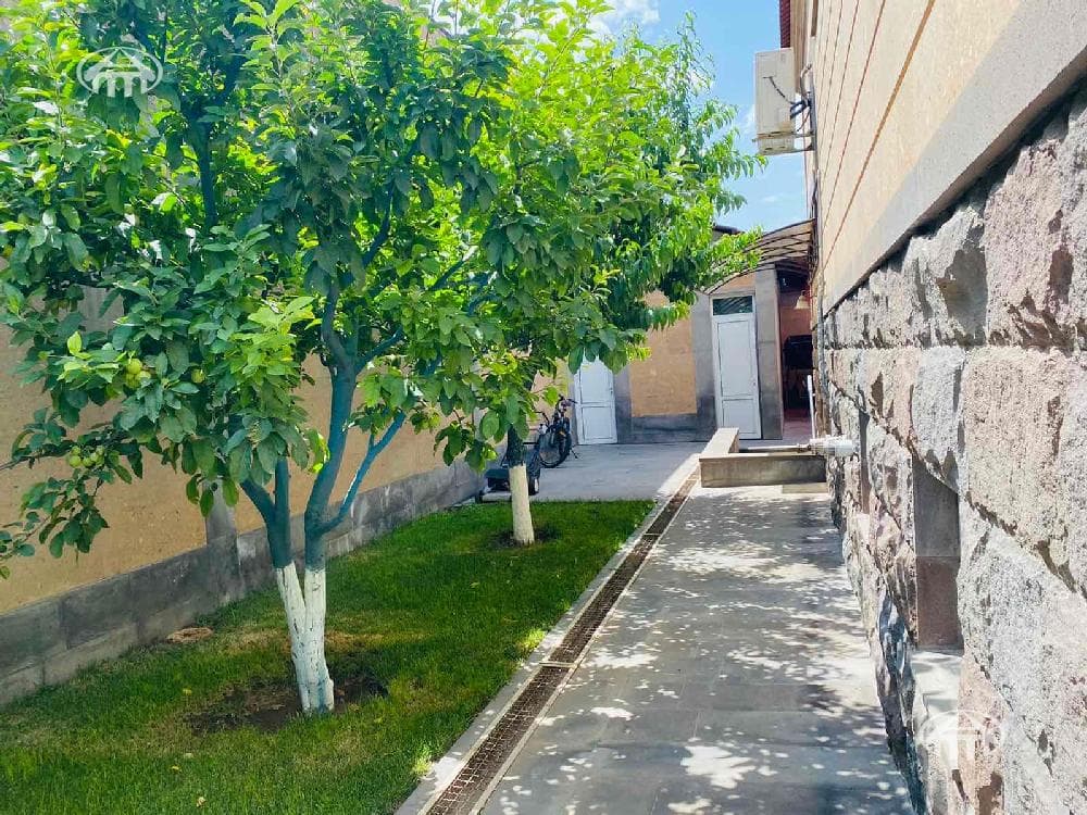 Առանձնատուն · 6 սեն. · 500 մ² · Էրեբունի