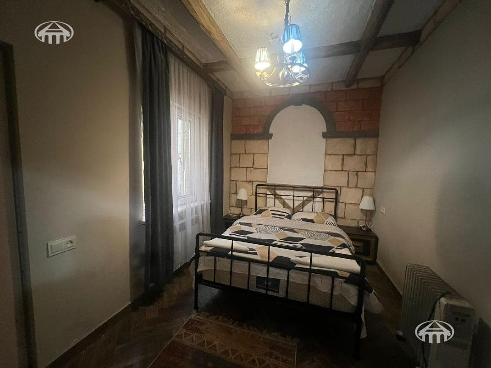 Hotel · 3 rooms · 80 m² · Kentron