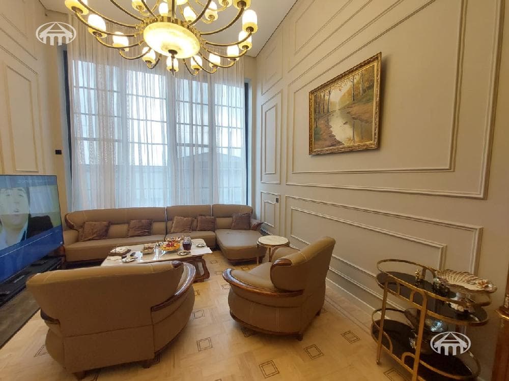 Особняк · 5 комн. · 370 м² · Аджапняк
