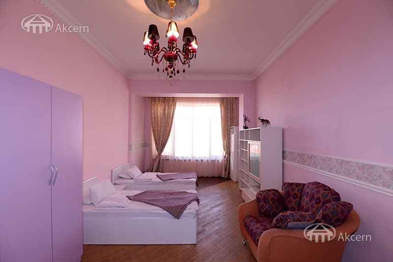 Дом · 5 комн. · 540 м² · Кентрон