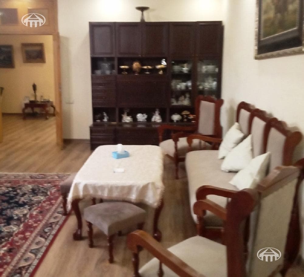 Apartment · 3 rooms · 130 m² · Kentron