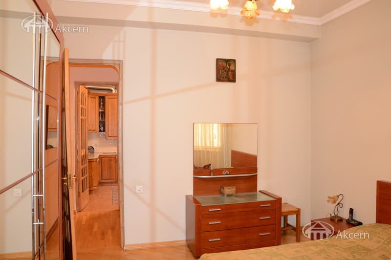 House · 6 rooms · 250 m² · Arabkir