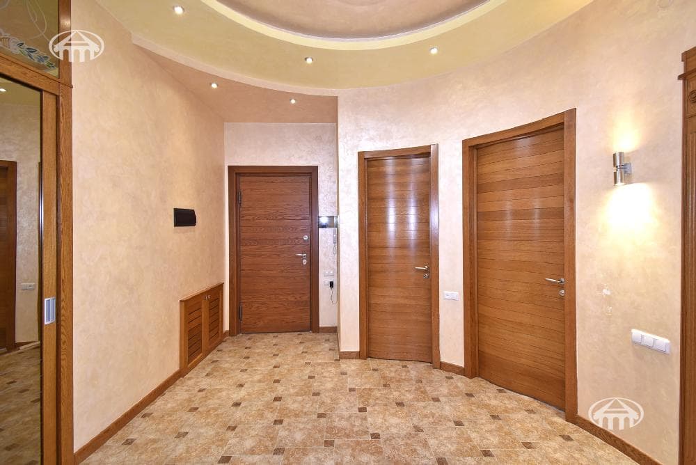 Квартира · 4 комн. · 181 м² · Кентрон