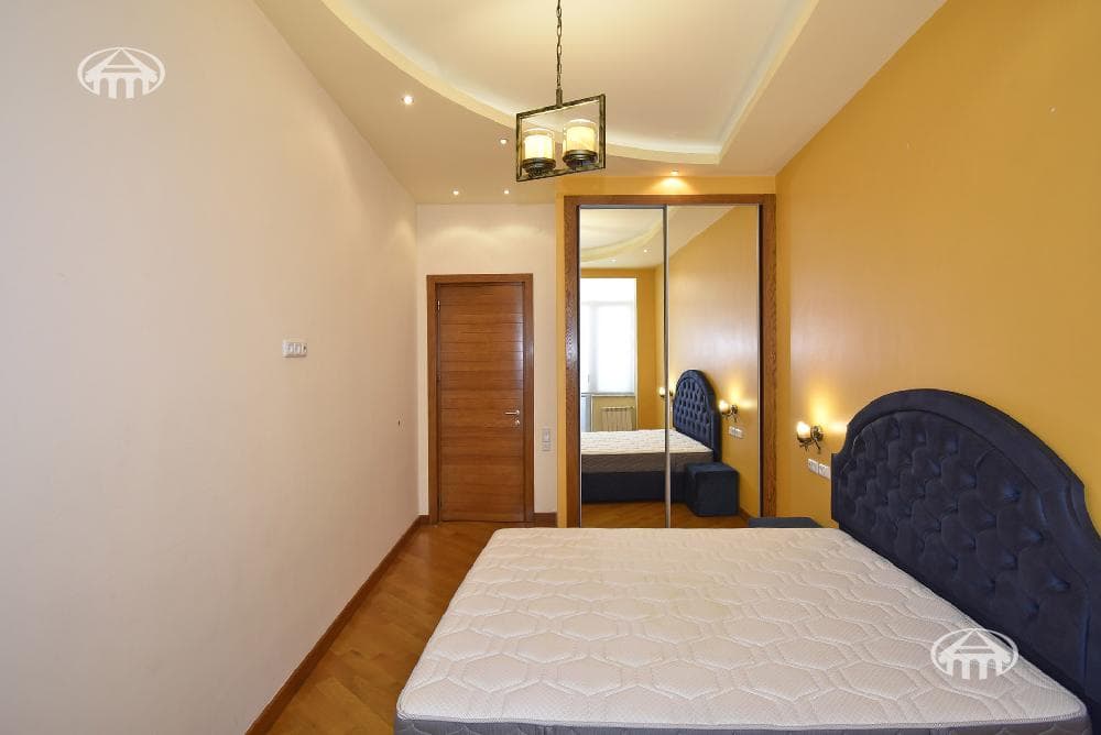 Квартира · 4 комн. · 181 м² · Кентрон