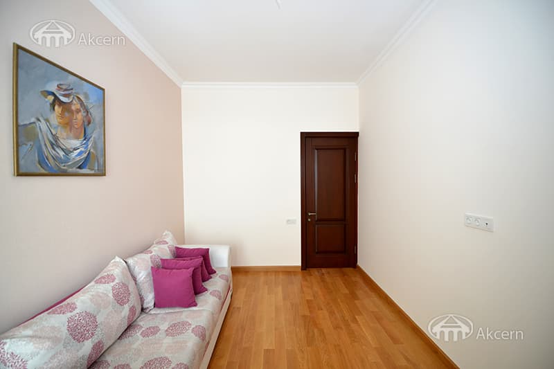 Apartment · 3 rooms · 113 m² · Kentron