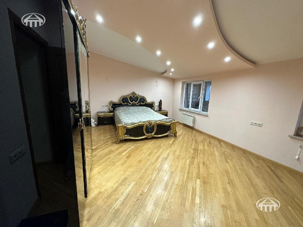 Apartment · 4 rooms · 179 m² · Kentron