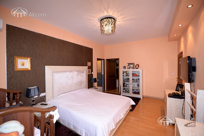 Особняк · 7 комн. · 650 м² · Кентрон