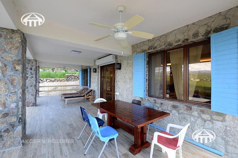 Mansion · 4 rooms · 244 m² · Saghmosavan