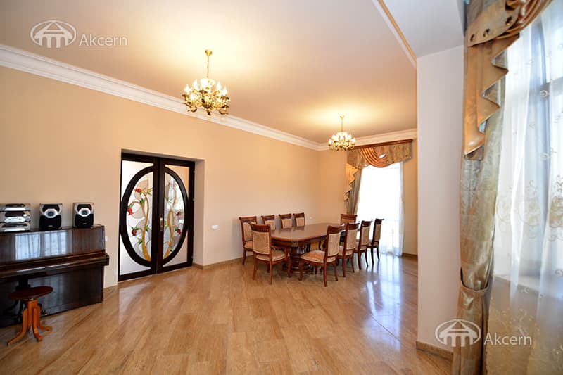 Առանձնատուն · 5 սեն. · 320 մ² · Նորք-Մարաշ