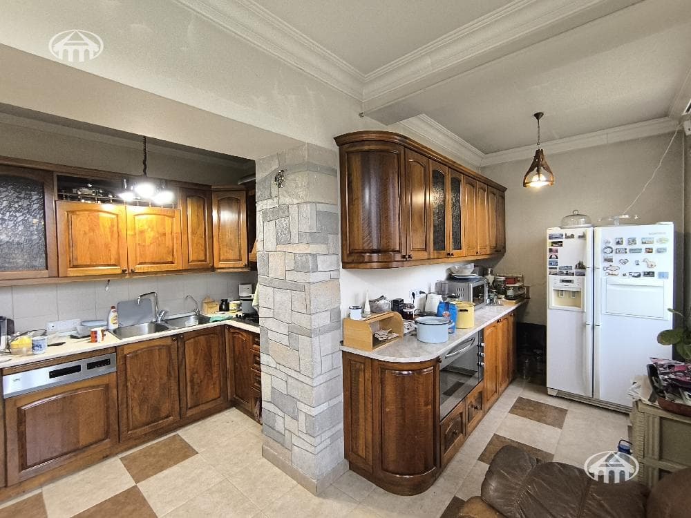 Apartment · 6 rooms · 179 m² · Kentron