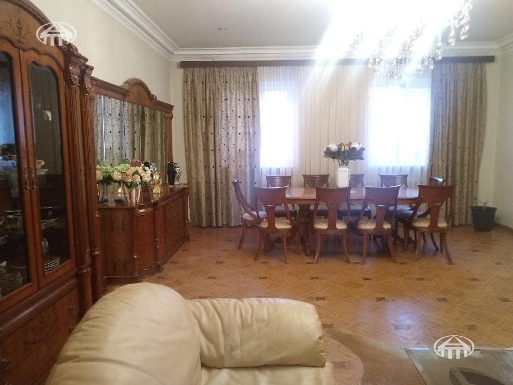 Առանձնատուն · 363 մ² · Կենտրոն