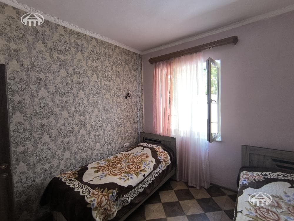 Mansion · 4 rooms · 104 m² · Arinj
