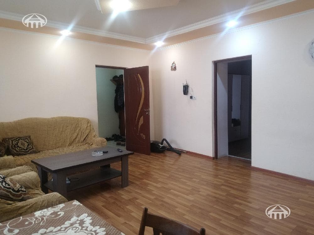 House · 3 rooms · 90 m² · Arabkir