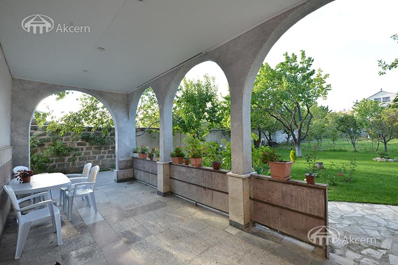 Առանձնատուն · 4 սեն. · 220 մ² · Առինջ