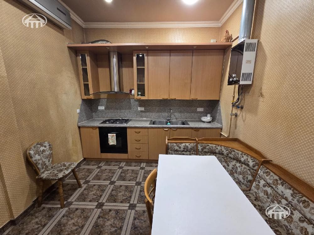 Apartment · 2 rooms · 71 m² · Kentron
