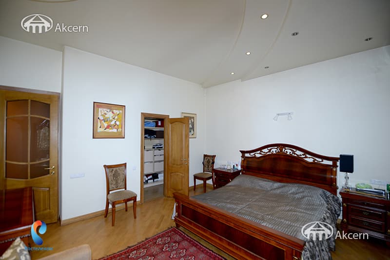 House · 6 rooms · 280 m² · Arabkir