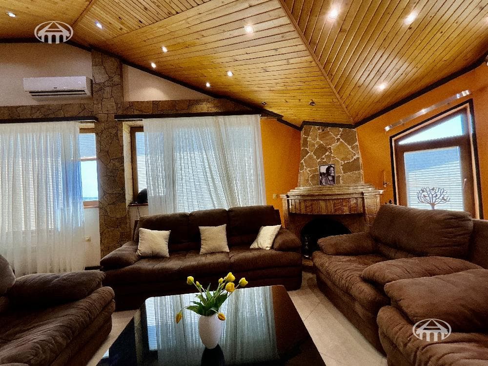 Квартира · 4 комн. · 115 м² · Кентрон