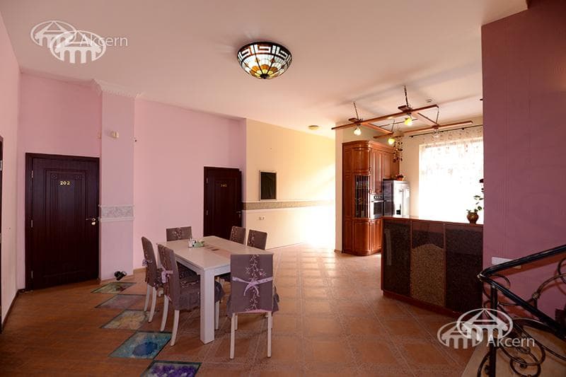 Hotel · 5 rooms · 540 m² · Kentron