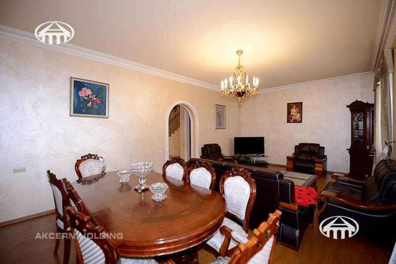 Особняк · 5 комн. · 327 м² · Аджапняк