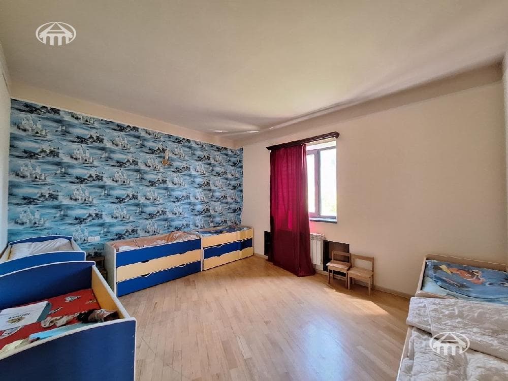 Commercial property · 440 m² · Jrvej