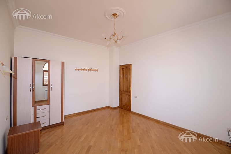 Особняк · 4 комн. · 220 м² · Арабкир