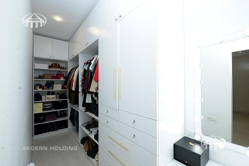 House · 6 rooms · 567 m² · Ajapnyak