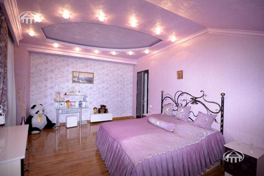 Квартира · 5 комн. · 300 м² · Кентрон
