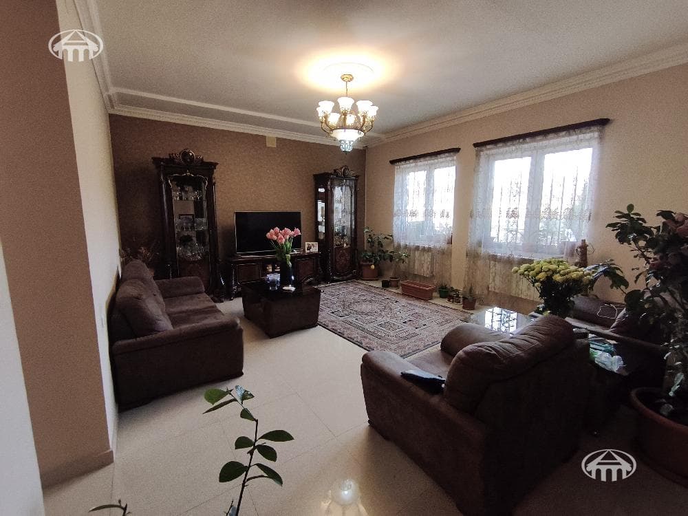 Особняк · 5 комн. · 299 м² · В.Птгни