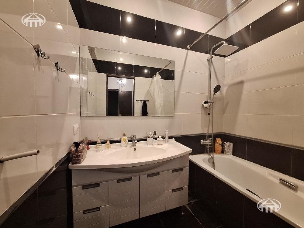 Apartment · 3 rooms · 76 m² · Kentron