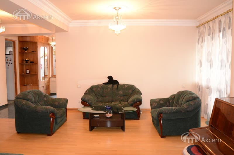 House · 6 rooms · 250 m² · Arabkir