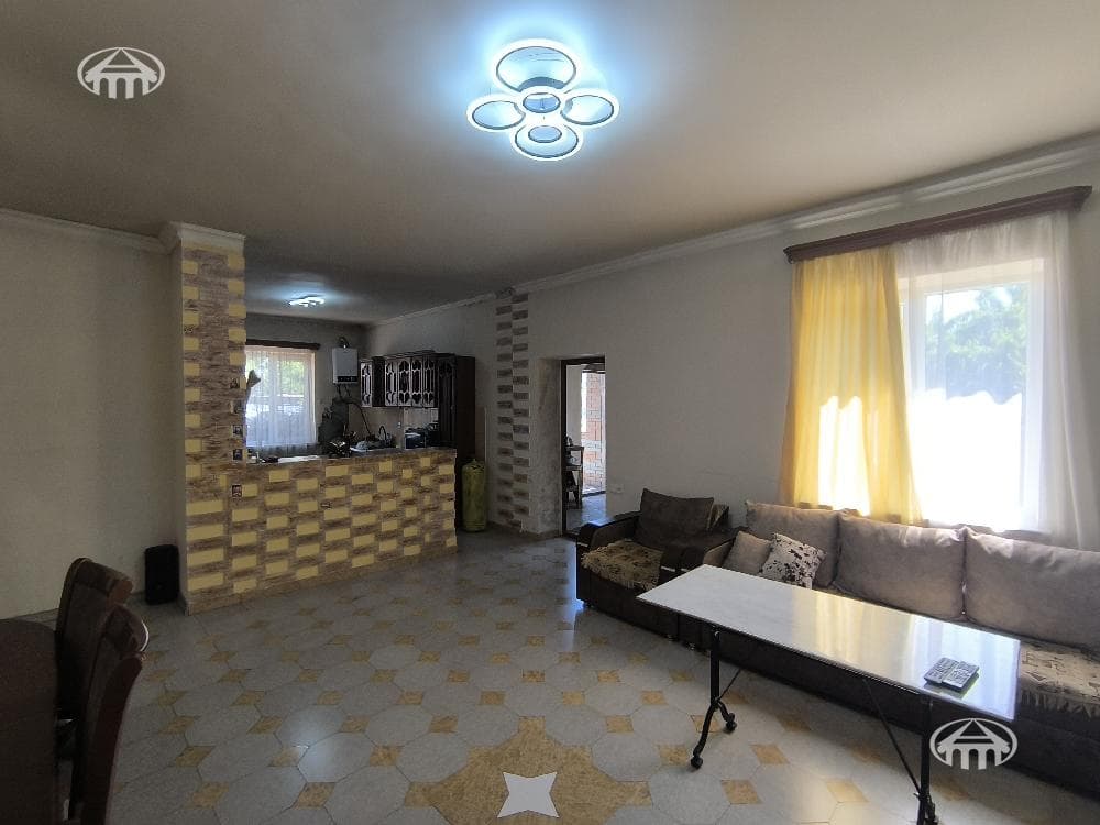 Mansion · 4 rooms · 104 m² · Arinj