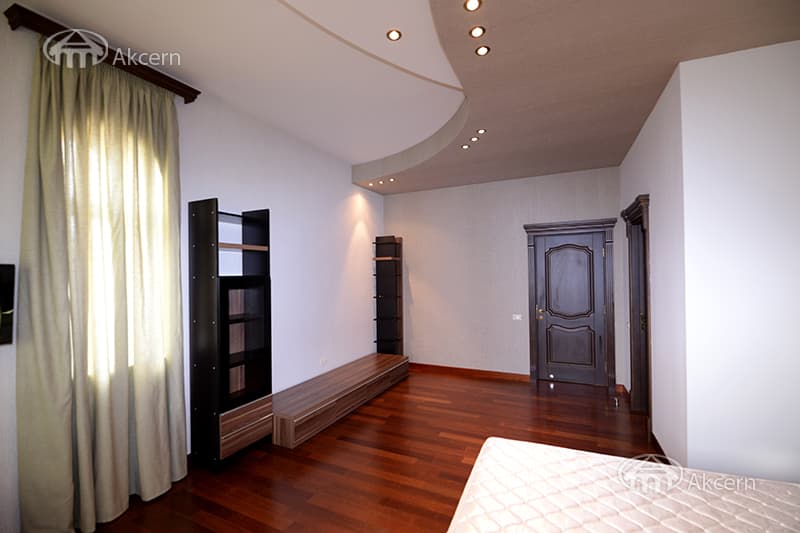 Mansion · 5 rooms · 394 m² · Vahagni