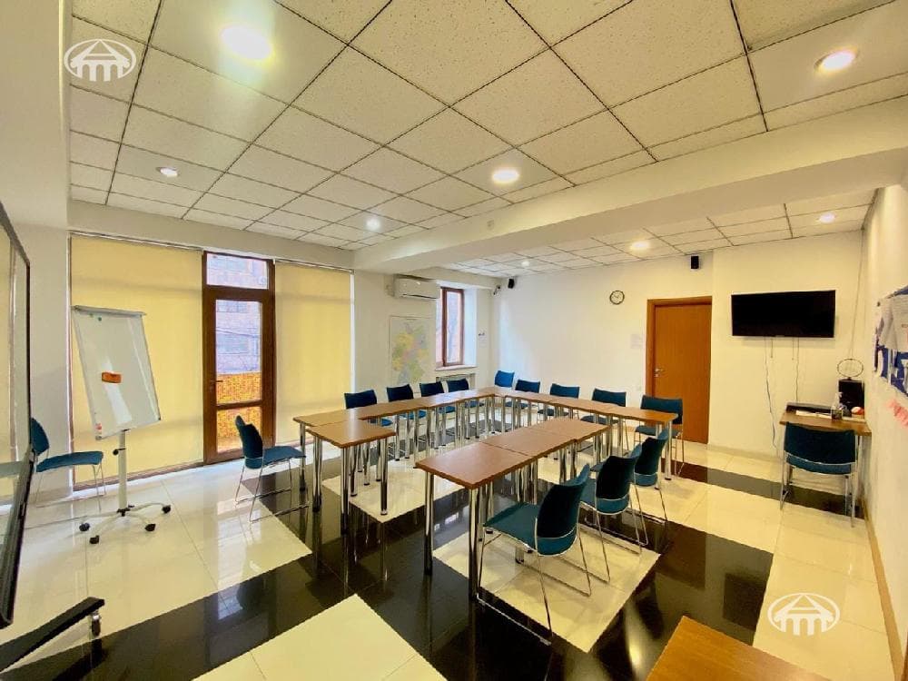 Office · 307 m² · Kentron