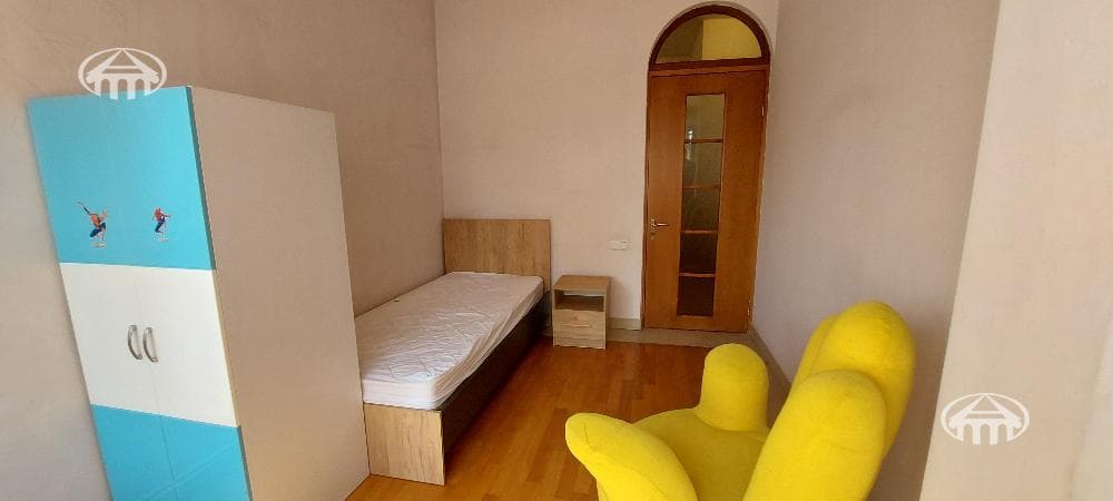Բնակարան · 4 սեն. · 184 մ² · Կենտրոն