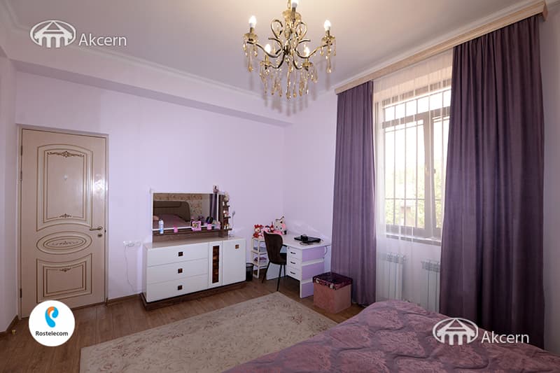 Дом · 5 комн. · 290 м² · Аван