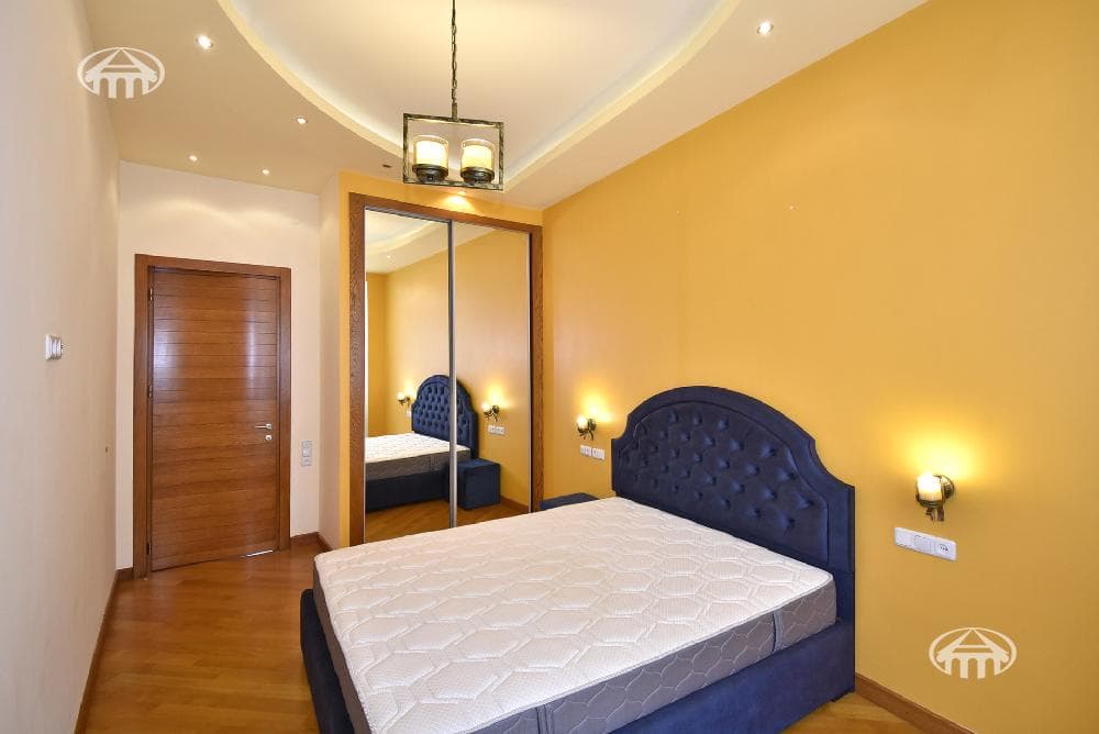 Квартира · 4 комн. · 181 м² · Кентрон