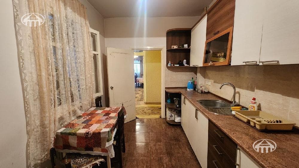 Дом · 6 комн. · 371 м² · Эребуни