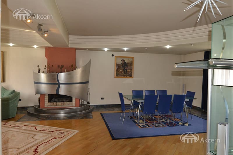 Квартира · 6 комн. · 266 м² · Кентрон