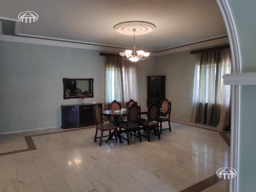 Mansion · 5 rooms · 300 m² · Arinj