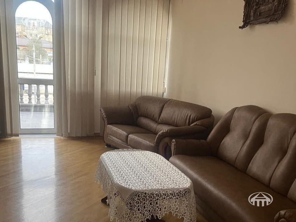 Mansion · 5 rooms · 350 m² · Erebuni