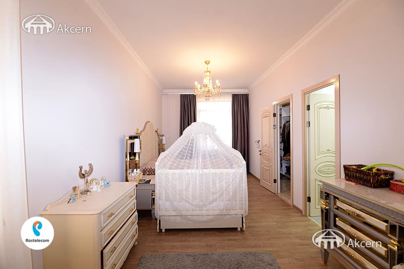 Дом · 5 комн. · 290 м² · Аван