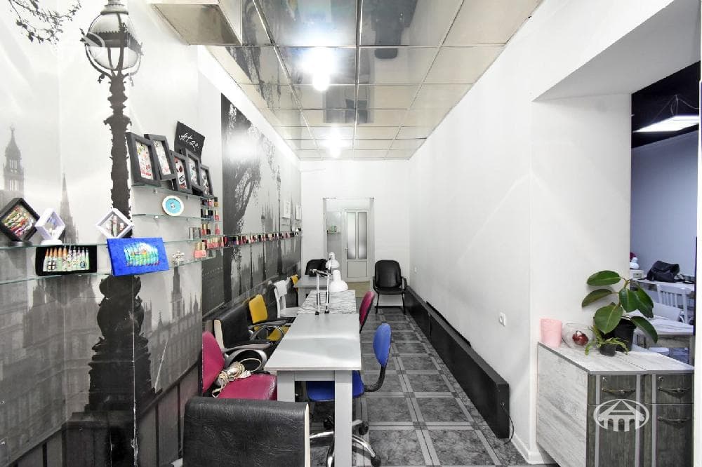 Retail · 222 m² · Kentron