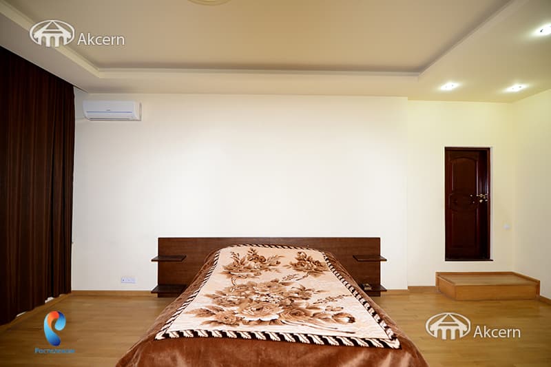 Apartment · 4 rooms · 215 m² · Kentron