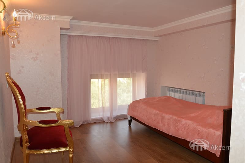 Квартира · 4 комн. · 108 м² · Кентрон
