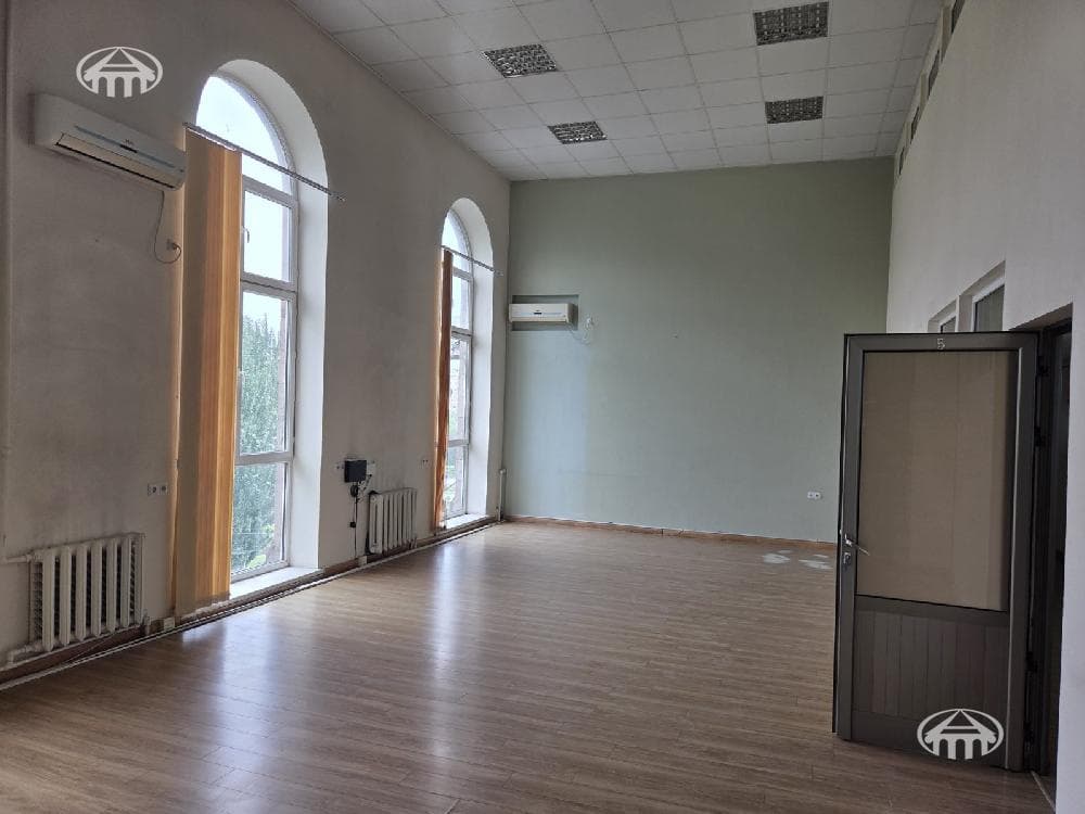 Office · 107 m² · Kentron