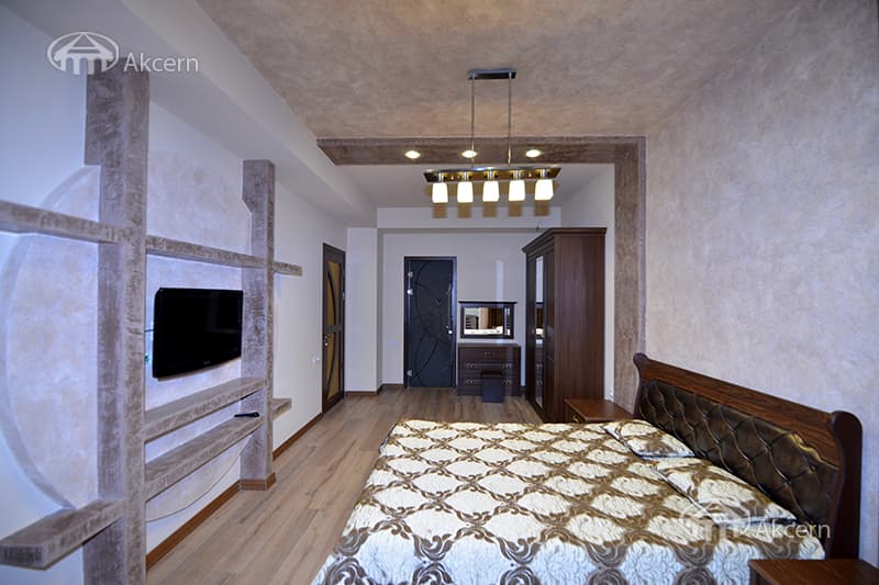 Apartment · 4 rooms · 280 m² · Kentron