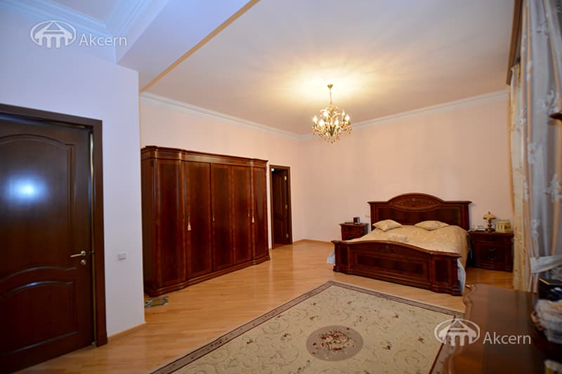 Mansion · 5 rooms · 440 m² · Avan